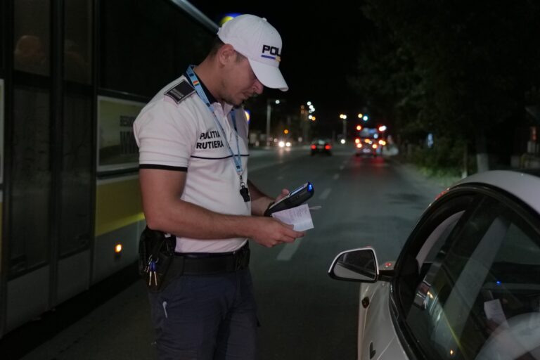 Polițiștii olteni au reținut 37 de permise de conducere în acest weekend. Ce alte nereguli au constatat