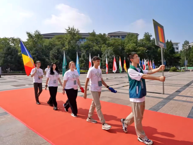 Medalii de aur, argint și bronz pentru elevii români, la Olimpiada „Științele Pământului” din Beijing. Lotul provine de la licee de stat din Cluj-Napoca, Iași, Ploiești și Timișoara
