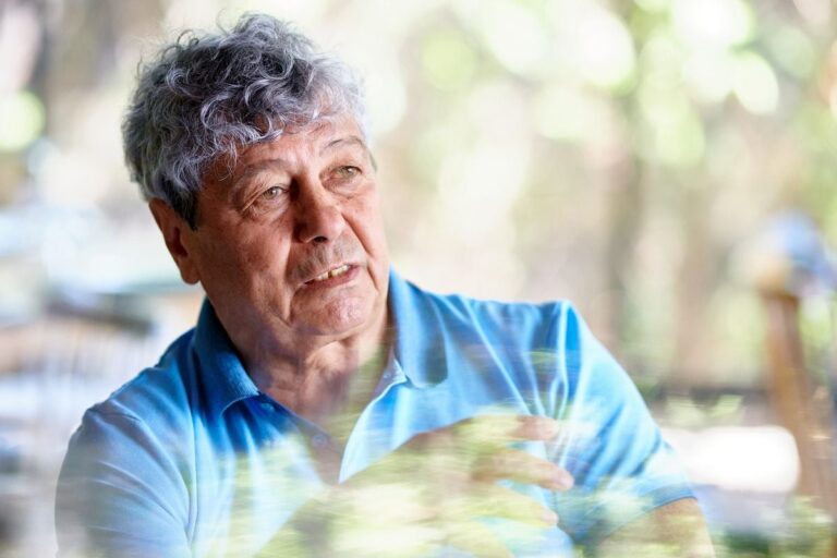 INTERVIU            Mircea Lucescu, despre „plăcerea extraordinară de a ne contrazice” la un secol de Gazeta Sporturilor: „Am fost urecheat, pus la colț, pedepsit! Doar pentru că stăteam cu ziarul pe bancă”
