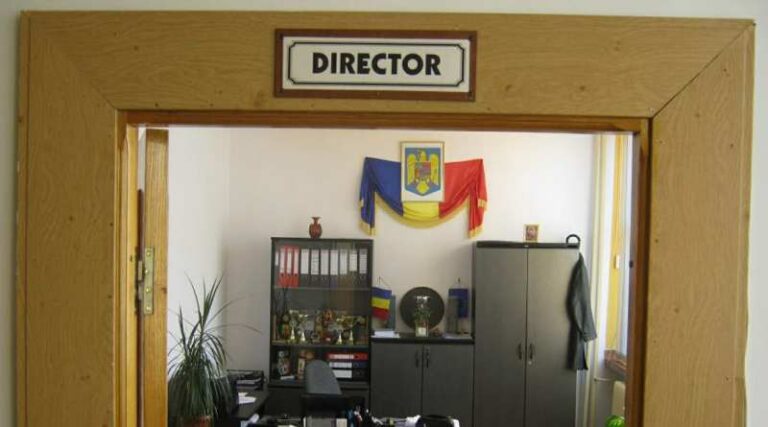 Directorii de școli pot fi demiși la propunerea primarului, conform noilor reguli din regulamentul școlar