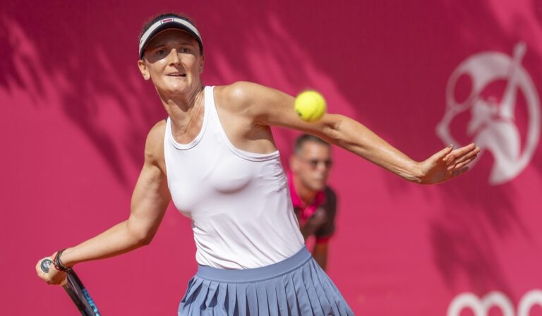 Irina Begu a revenit superb cu Yexin Ma şi s-a calificat în turul doi la Beijing