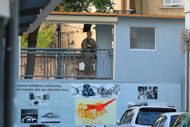 CORESPONDENȚĂ GSP DIN NICOSIA            De la ce s-au încăierat turcii și grecii în Cipru. Cum s-a împărțit țara în două: de la orașe și aeroporturi abandonate la soldați înarmați și turnuri de control