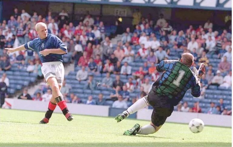 EXCLUSIV            Bogdan Stelea, portarul care a apărat pe „Ibrox” în meciul Rangers – Steaua din Liga Campionilor din 1995, are un sfat pentru jucătorii de la FCSB: „Așa au șansa să scoată cel puțin 1 punct! În oficiale, i-am cam «călărit»!”
