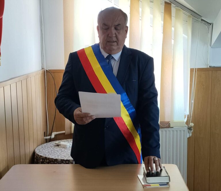 Ion Anuța a depus jurământul pentru al doilea mandat de primar al comunei Bârza