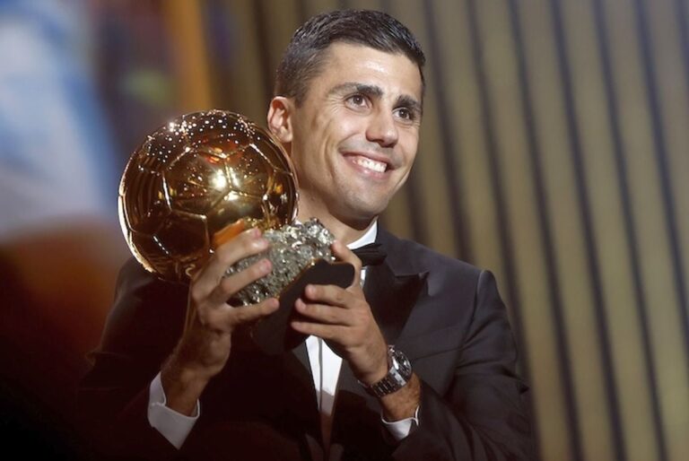 ULTIMA ORĂ            Rodri este noul „Balon de Aur”! Jucătorul lui Manchester City, în lacrimi pe scena de la Paris. Prima reacție