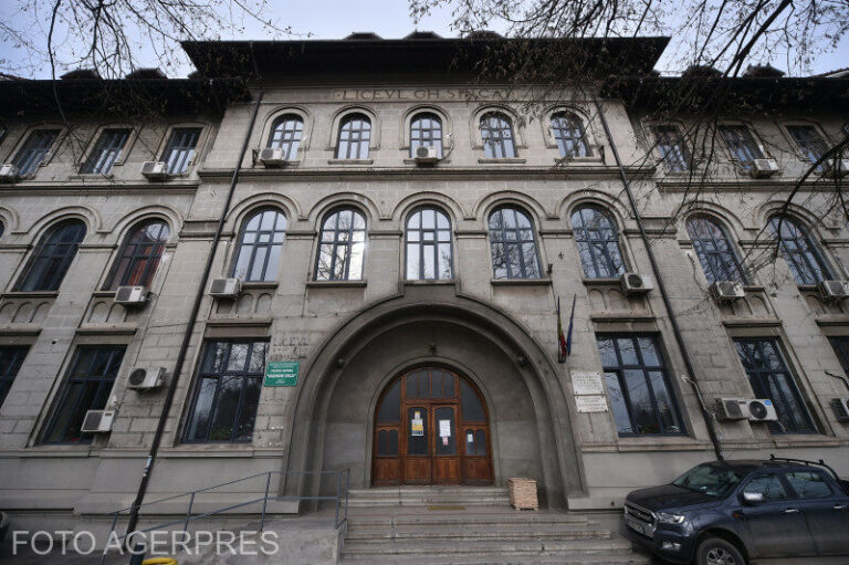 Absențele mai multor elevi au ajuns să fie motivate de Consiliul de Administrație la Colegiul Național Gheorghe Șincai, deși această atribuție îi revine dirigintelui