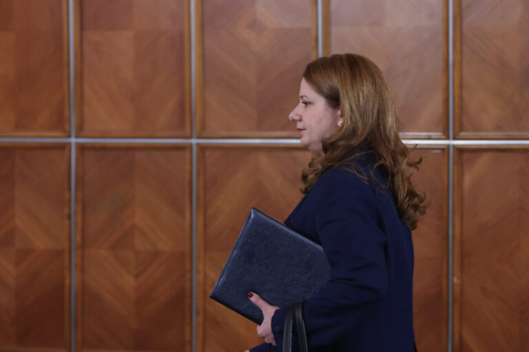 Ministra Ligia Deca, întrebată de legătura ei cu județul Vâlcea, unde a fost pusă prima pe lista candidaților PNL la Senat: Este o legătură emoțională – VIDEO