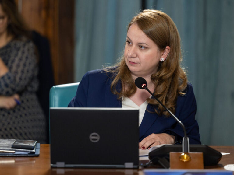 Ministra Educației anunță că școlile pot arhiva catalogul electronic exclusiv în mod digital: Aceasta este noua reglementare pe care am dat-o recent