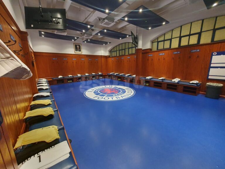corespondență gsp din GLASGOW            Gazeta a intrat în vestiarele miticului „Ibrox Park” » Detaliul istoric din camera lui Rangers, locul lui Ianis Hagi și cum arată acum cabina FCSB