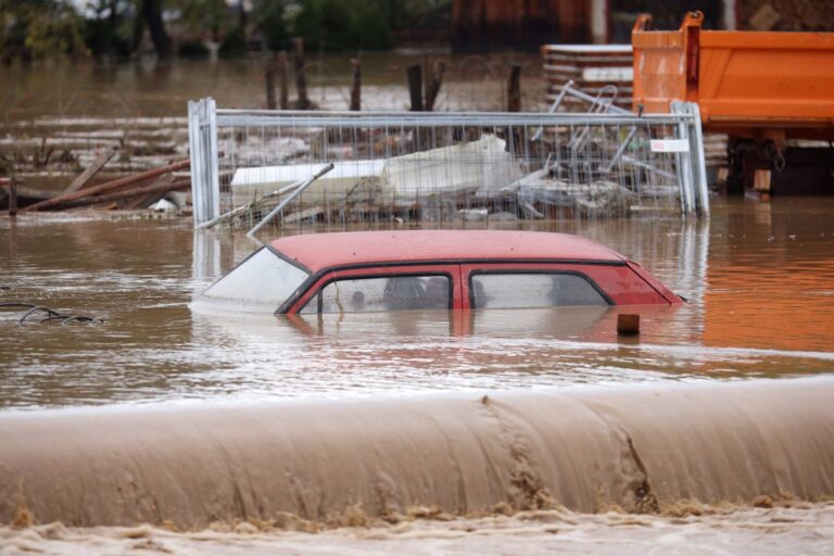 FOTO CUTREMURĂTOR!            O țară din Europa, în stare de catastrofă naturală după inundații » Au murit cel puțin 16 oameni, iar Federația de Fotbal a amânat competițiile