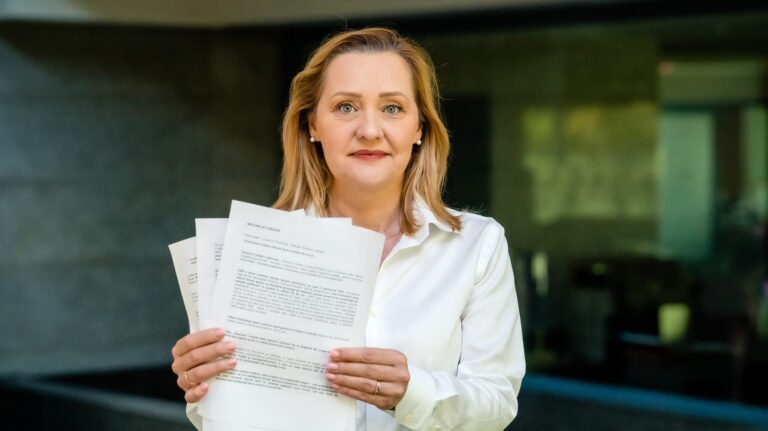 Elena Lasconi vorbește despre „amante înșelate care primesc o smetie”. Reacția centrului FILIA