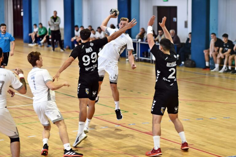 Handbal (m) / „U“ Craiova a pierdut acasă duelul „Universităţilor“