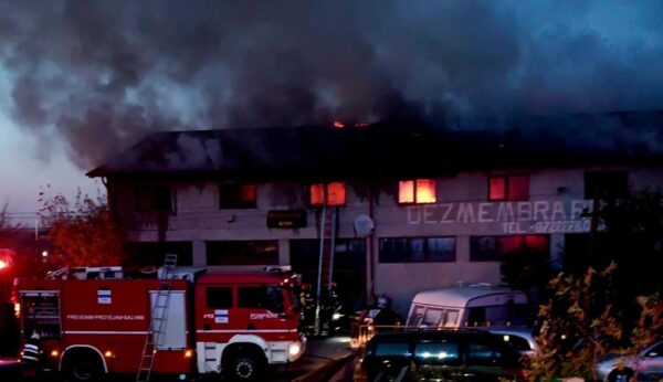 INCENDIU de PROPORȚII în Olt, vineri seară. De unde vin imaginile nopții?/ FOTO+VIDEO INCENDIU de PROPORȚII în Olt, vineri seară. De unde vin imaginile nopții?/ FOTO+VIDEO