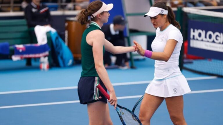 Monica Niculescu şi Cristina Bucşa au pierdut în decisiv finala de la Osaka
