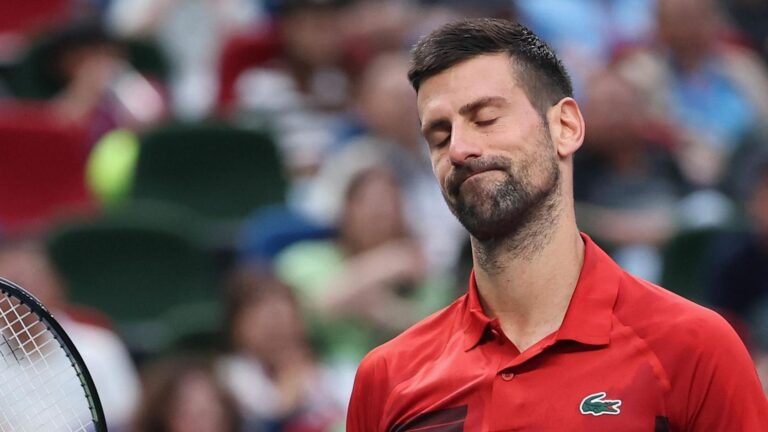 Novak Djokovic nu va juca la Paris şi poate rata Turneul Campionilor
