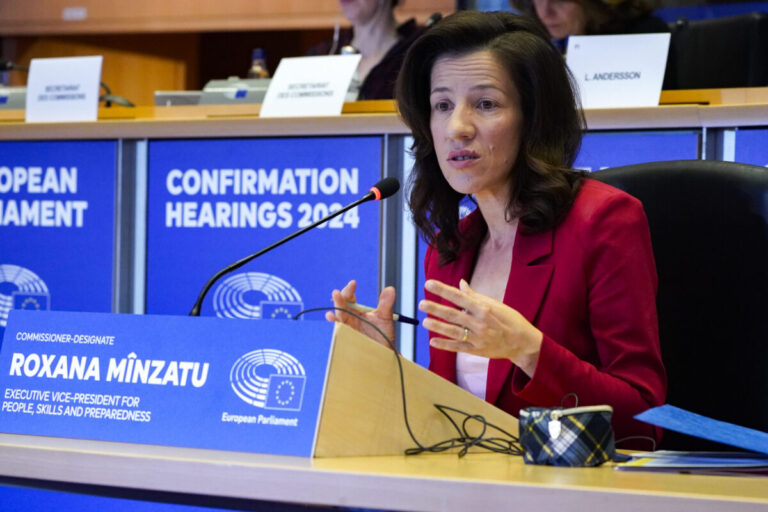 Comisarul european desemnat pentru portofoliul educației, Roxana Mînzatu: Avem deficiențe majore de competențe în domenii-cheie ca științele, tehnologia, ingineria și matematica. Asistăm la o deteriorare a competențelor de bază ale tinerelor generații