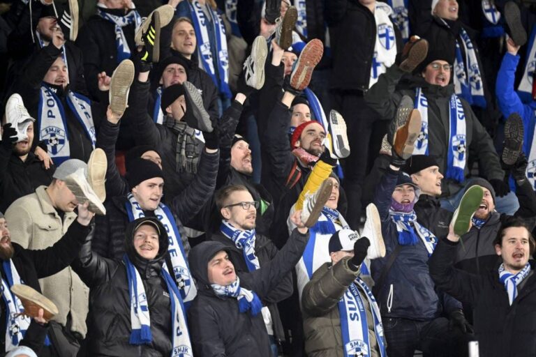 FOTO            Nemaivăzut! Toți s-au descălțat » Protest inedit în Nations League, la finalul campaniei istorice negative: „Plecați cu toții”