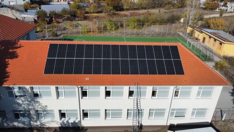 Școala Gimnazială Nr.1 din Balș a beneficiat de donația și montajul unui sistem fotovoltaic on-grid de 16,2kWp