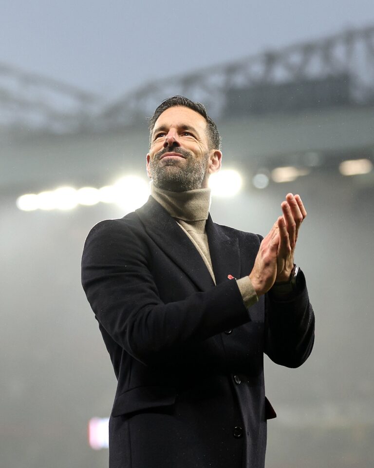 Ruud van Nistelrooy pleacă de la Manchester United