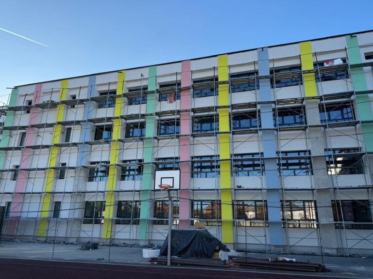 Primarul Doldurea, împreună cu Lari Pătran, au verificat stadiul lucrărilor de reabilitare de la Școala Gimnazială Gheorghe Magheru și de la clădirea ITL