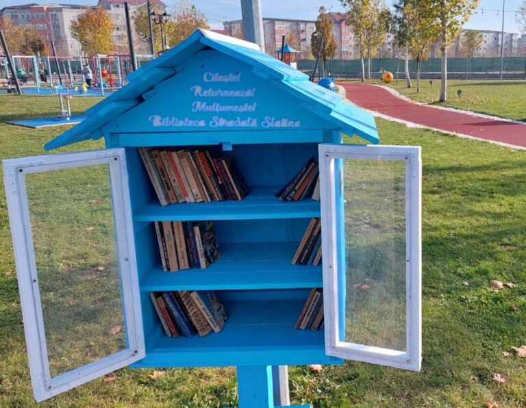 Primăria Municipiului Slatina a amplasat căsuțe de cărți în Parcul Tineretului, Parcul Dobrescu și Parcul Eugen Ionescu
