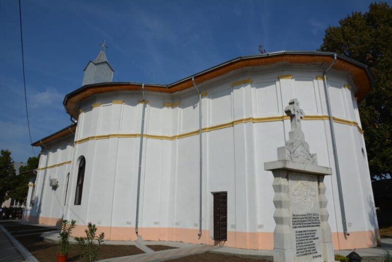 Parohia Brastavățu, concert de colinde și pricesne la Biserica Sfântul Nicolae
