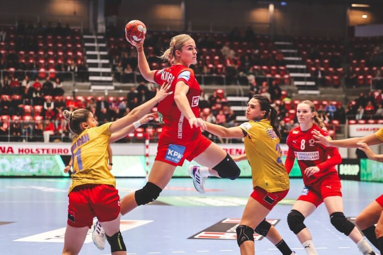 Handbal (f) / România n-a emis pretenţii cu Danemarca la Golden League
