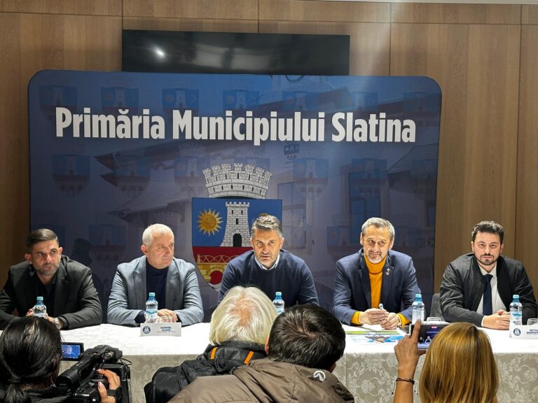 Liga 2 / Claudiu Niculescu, prezentat oficial la CSM Slatina