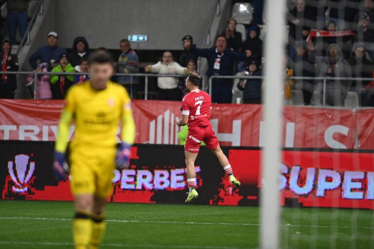 LIVE            Dinamo – UTA » Kopic, forțat să efectueze o nouă schimbare: intră Patriche