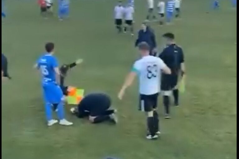 GALERIE FOTO            Astfel de scene n-ar trebui să existe în fotbal! » Arbitrul, bătut de un jucător la un meci din România: a suferit o dublă fractură de mandibulă