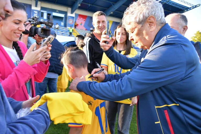 BREAKING NEWS            Pușcaș, OUT! Mircea Lucescu a anunțat lotul României pentru Kosovo și Cipru: Bîrligea și o MARE surpriză! Campioana dă 5 fotbaliști