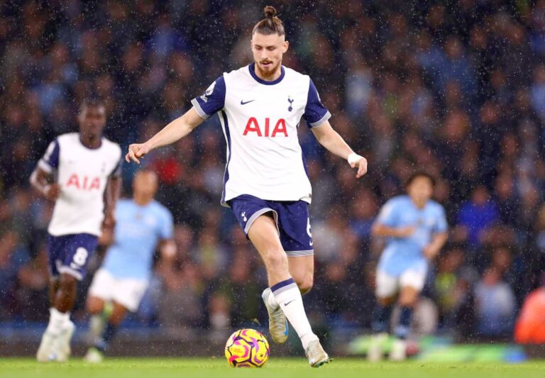 Ce notă a primit Drăgușin pentru prestația din Manchester City – Tottenham: „A fost ca un zid în fața lui Haaland”