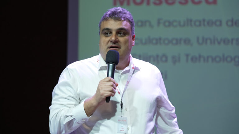 VIDEO Profesorii nu vor fi înlocuiți de Inteligența Artificială în viitorul apropiat și mediu, spune Mihnea Moisescu, decanul Facultății de Automatică, de la Politehnica din București: Toate disciplinele pe care le predați aduc plusvaloare elevului. Dar dacă mergem pe învățare mecanică, nu vom avea nicio șansă în fața sistemelor viitorului