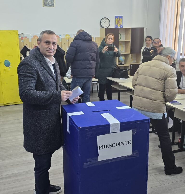 Marius Oprescu, la secția de vot