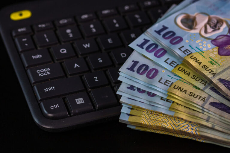 Burse școlare 2025. Elevii cu premii la olimpiadele internaționale ar putea primi până la 4.050 de lei pe lună pentru excelență, odată cu creșterea salariului minim brut de la 1 ianuarie