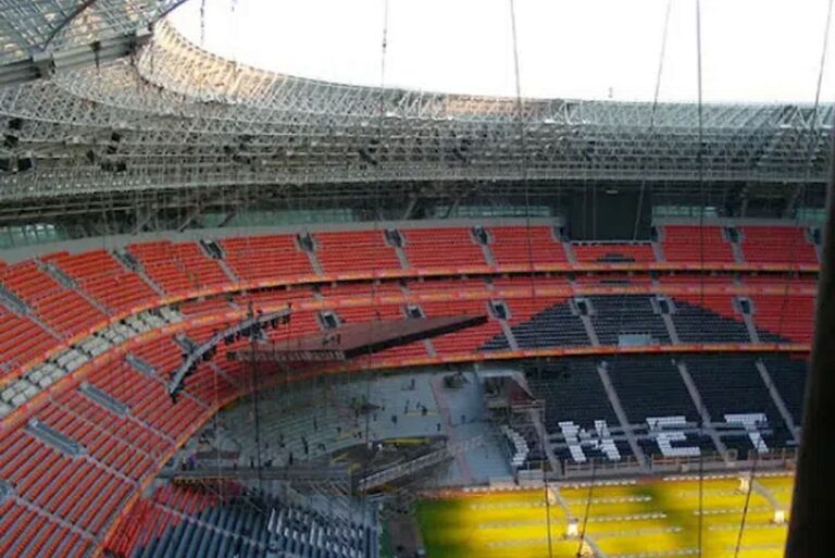 GALERIE FOTO            Donbass Arena era una dintre „bijuteriile” Europei! Cum a ajuns să arate din cauza războiului declanșat de Rusia în Ucraina
