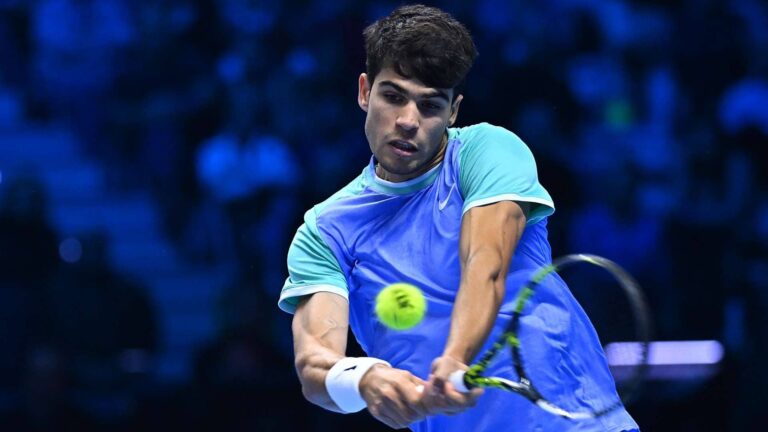 Alcaraz rămâne în „cărţi“ la Turneul Campionilor! Zverev a trecut şi de Rublev
