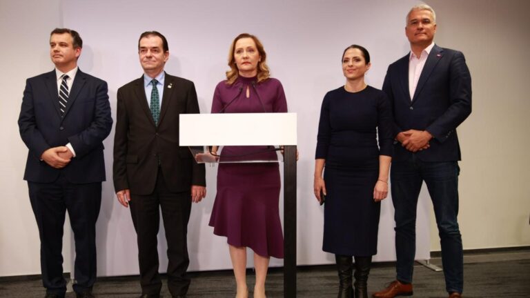 Elena Lasconi, despre numirea unui premier de la PSD dacă ajunge președinte: „Să așteptăm alegerile parlamentare”. În vară îl voia pe Bolojan