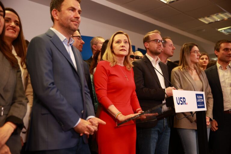 Elena Lasconi: „Haideţi să ne bucurăm mâine! Dar mare atenţie în toate secţiile de votare”