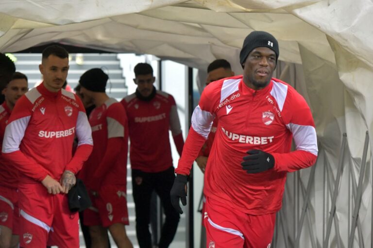 EXCLUSIV                    Dinamo grăbește prima lovitură a iernii! Detalii despre negocierile pentru fotbalistul adversarei din Superligă
