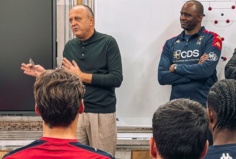 GALERIE FOTO                    Din dreapta legendarului Patrick Vieira, Dan Șucu și-a prezentat planul în fața fotbaliștilor de la Genoa » Imagini de senzație