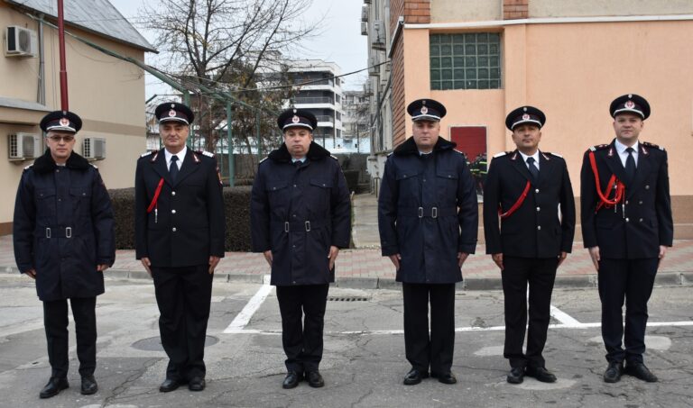 Salvatori olteni avansați în gradul următor