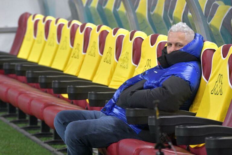 NEWS ALERT                    Marius Șumudică, incendiar după derby-ul cu Dinamo! A anunțat 3 transferuri la Rapid: „Doi sunt de la Genoa”