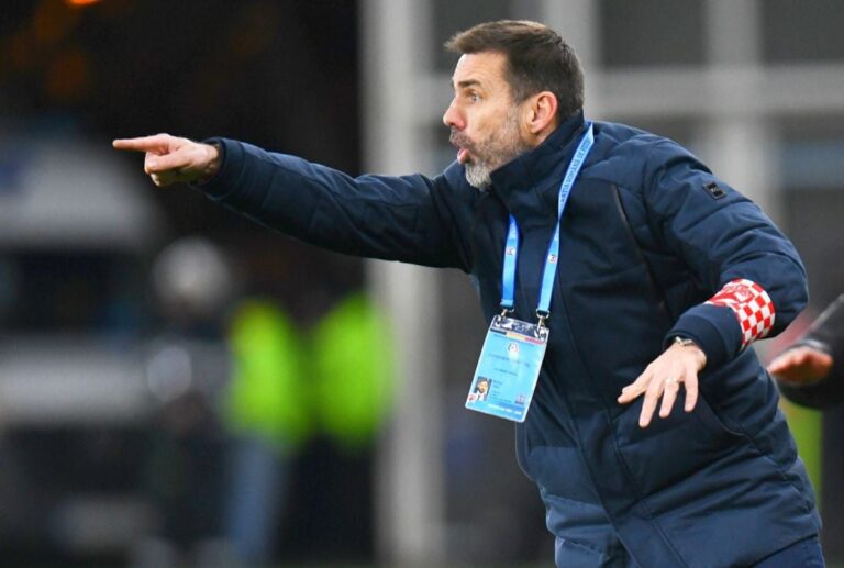 oficial, breaking news                    Dinamo a dat lovitura în ultima zi a anului! Transferul anunțat oficial