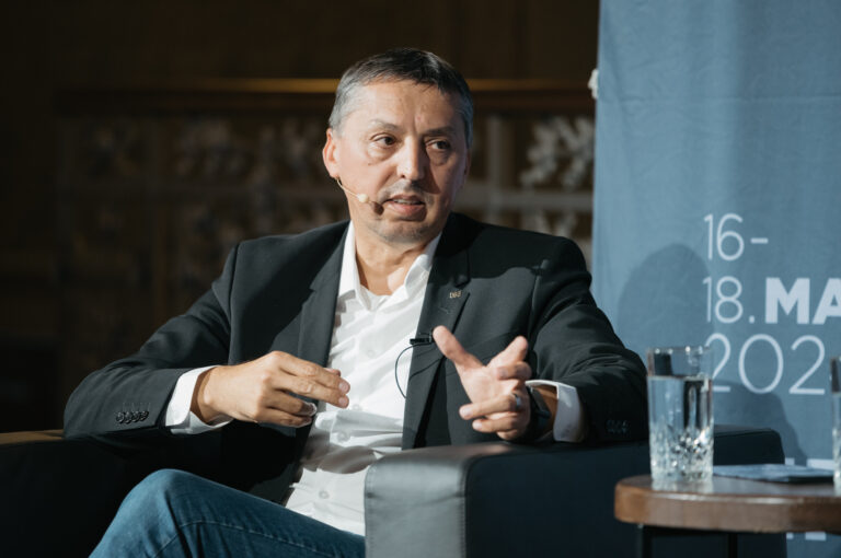 Daniel David, ministrul Educației și Cercetării, despre noile planuri-cadru pentru liceu: Am avut și sigur voi avea, până le pun în dezbatere publică, și contribuții care să corespundă unei viziuni pe care o am și eu