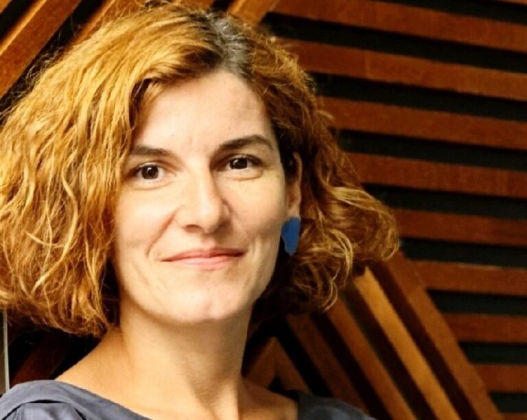 STUDIU OMS Peste 22% dintre copiii români de 11-15 ani suferă de sevraj psihologic, atunci când le este tăiat accesul la telefon. Cercetătoarea Diana Tăut: Le-am dat o cheie digitală de gât și i-am abandonat în spațiul virtual. Prima linie de intervenție sunt părinții