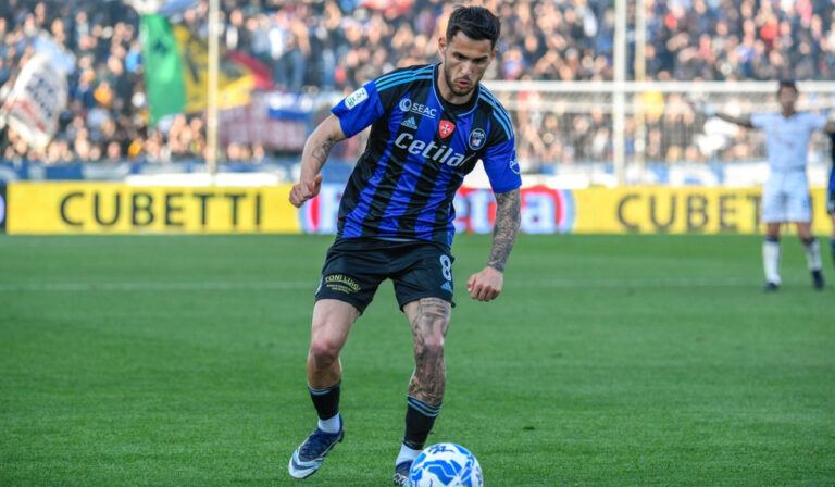 Marius Marin, locul 3 în clasamentul celor mai buni mijlocaşi din Serie B