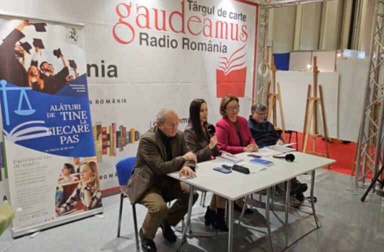Vicepreședintele Academiei Române Mircea Dumitru, alături de Dan Puric, descris de Institutul Elie Wiesel ca persoană remarcată în grupări neo-legionare, la o lansare de carte. Mircea Dumitru: Eu am vorbit 3-4 minute, m-am ridicat și am plecat. Asta a fost decizia mea, ca să nu fie un afront și o jignire la adresa doamnei autor
