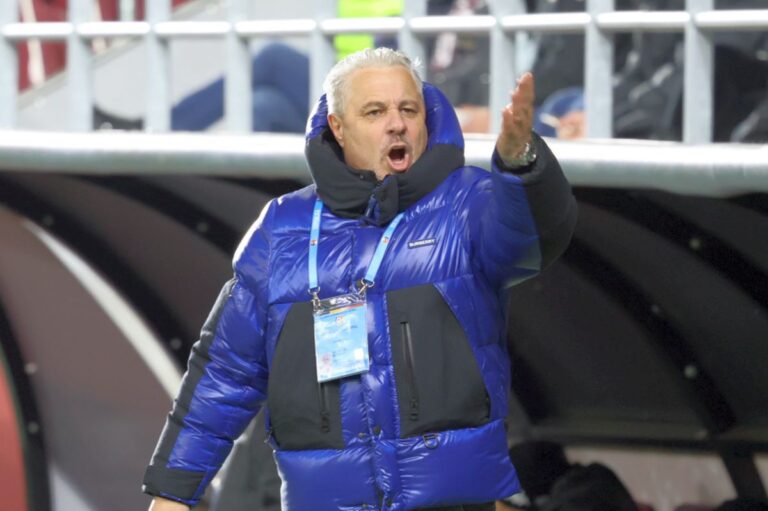 BREAKING NEWS                    Abia acum a aflat! Șumudică n-a știut de clauza lui Șucu care îl poate DEMITE de la Rapid: „Altfel sunt dat afară”