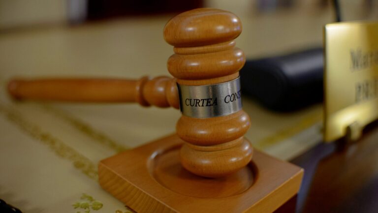 Curtea Constituțională a amânat pentru 2 decembrie decizia privind anularea primului tur al alegerilor prezidențiale